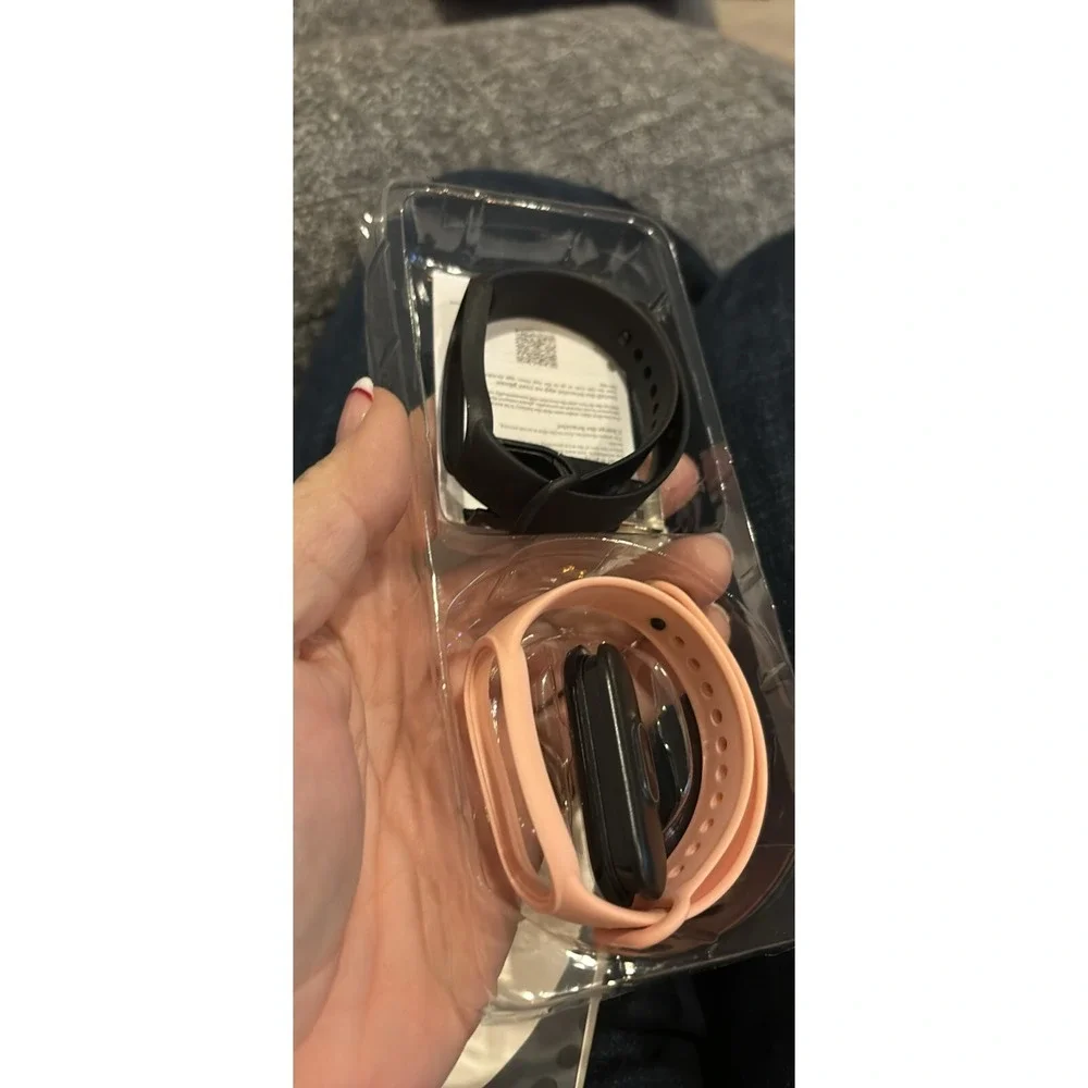 UNBRANDED - SmartBand 8 ~ Smartwatch‎ fitness tracker ~ Bluetooth